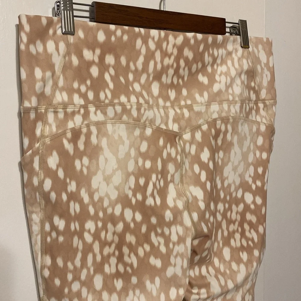 Fabletics Plus Size Oasis Pure Luxe 7/8 Leggings - Picture 8 of 12